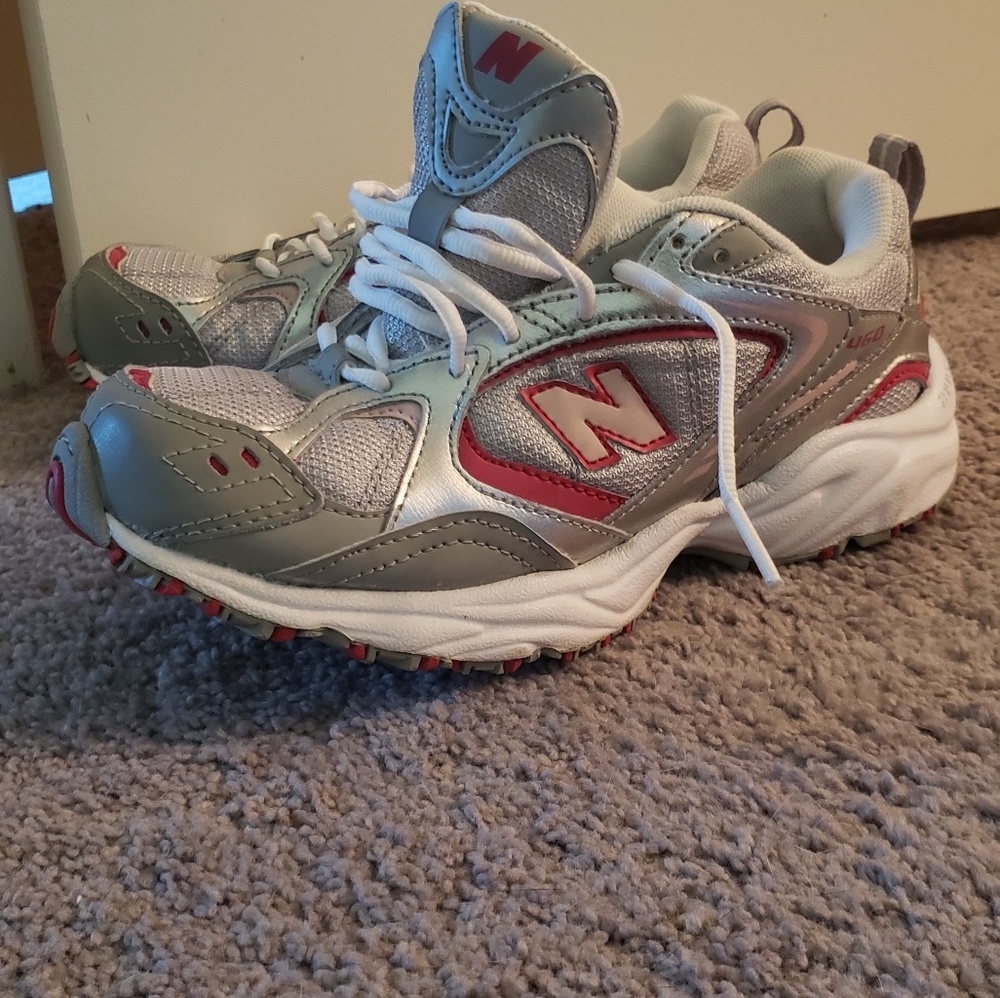 Athletic shoes